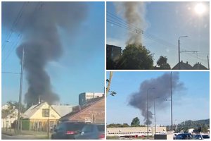 Kaune – į dangų kylantys tiršti dūmai: atvira liepsna degė ūkinis pastatas ir garažas