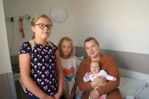 Su pavojinga infekcija susigrūmė trys Ievos dukros: jauniausiai tik mėnuo, o mama už tai „dėkoja“ kitiems tėvams
