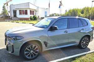 Vokietijos policija paskelbė apie pavogtą prabangų BMW X5, Lietuvos pasieniečiai jį sulaikė
