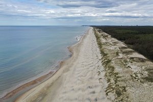 Neringos paplūdimio smėlyje vėl rasta žmogaus kaulo dalis