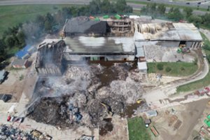 Dėl gaisro Gariūnų rūšiavimo centre pradėtas tyrimas perkvalifikuotas į tyrimą dėl galimo nusikaltimo aplinkai ir žmonių sveikatai