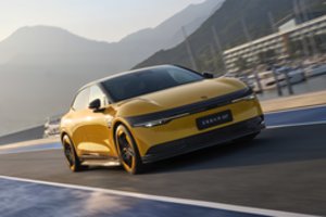 Kinai tikina aplenkę visus kitus elektromobilių gamintojus: pristato greičiausiai įkraunamą bateriją