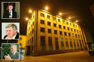 Kalbos apie didžiausio banko griūtį sukėlė paniką Lietuvoje: kaltųjų dairėsi net R. Pakso ir V. Adamkaus aplinkose