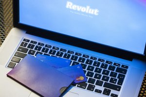 Po antrinio akcijų pardavimo JK finansinių technologijų firmos „Revolut“ vertė pasiekė 45 mlrd. JAV dolerių