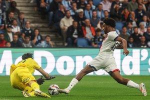 Įvarčiais rungtynių pabaigoje prapliupusi PSG Prancūzijos futbolo čempionatą pradėjo pergalingai