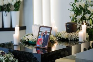 Vilniuje atsisveikinama su tragiškai žuvusiu istoriku J. Marcinkevičiumi ir jo žmona