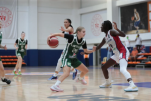 Nepriekaištingai lemiamą ketvirtį sužaidusios 16-metės krepšininkės laimėjo savo grupę