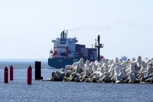 Klaipėdoje į bėdą patekusiam burlentininkui prireikė ugniagesių ir paplūdimio gelbėtojų pagalbos 