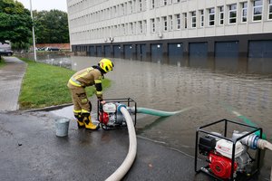 Lenkijos sostinėje liūtys sukėlė didžiulį potvynį
