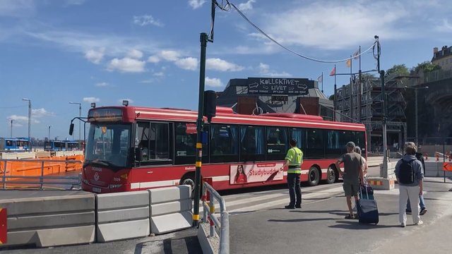 Naujovė Stokholme: atidarytas plaukiojantis autobusų terminalas