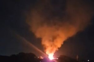 Kaune – didžiulis gaisras: visiškai sudegė sandėlis ir jame buvę daiktai