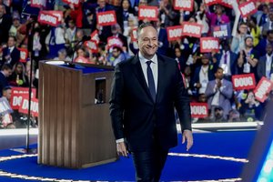 Nuo aklo pasimatymo iki „pirmojo pono“: K. Harris vyras užkariauja Čikagą