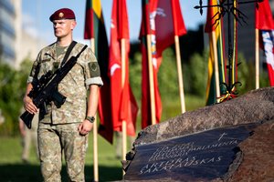 Vilniuje ir Alytuje bus minimos kario savanorio A. Sakalausko 33-osios žūties metinės