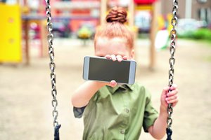 Nerimas, psichologiniai lūžiai ir depresija: išmaniųjų telefonų poveikis paaugliams tiesiog pribloškia