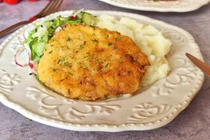 Vištienos kepsnys sužavės net abejingiausius: viduje minkštas ir sultingas, o išorėje traškus