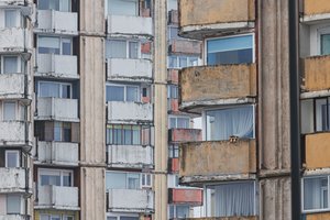 Mirė motina, bute liko tėvas, bet dėl paveldėjimo į notarų biurą nesikreipė: kas šioje situacijoje negerai?