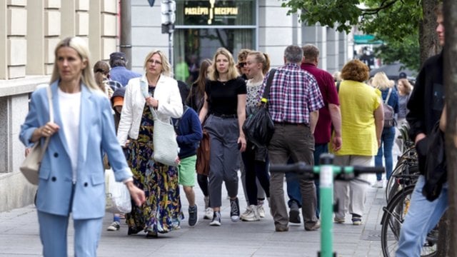 Gyventojų darbo pajamos vis kyla aukštyn: atskleidė, kiek į rankas gauna dabar