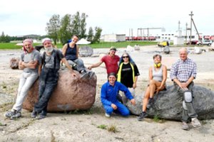 Iš skulptorių sutramdyto dolomito karjeruose randasi pasakojimai apie Pakruojį