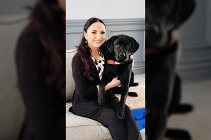 Šunį vedlį turinti Edita: Lietuvos politikams reikėtų „užrištų akių savaitės“