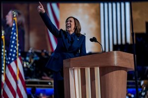 Aidint riaumojančiai miniai – K. Harris sutikimas būti Demokratų partijos kandidate: davė pažadą ir dėl Ukrainos