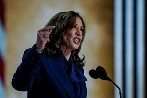 Kamala Harris pažadėjo būti visų amerikiečių prezidente