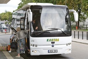 Iššūkis tarpmiestiniuose autobusuose: jei neturi grynųjų – nevažiuok?