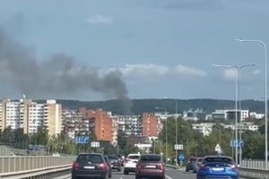 Vilniuje liepsnojo apleisti sandėliukai