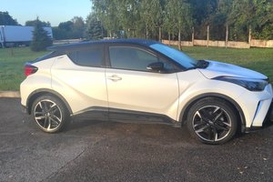 Ispanijoje vogtu automobiliu „Toyota C-HR“ į Lietuvą atvažiavo dviese, iš kurių vieno ieško Šiaulių policija