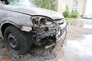 Kaune supleškėjo automobilis, sulaikytas padegėjas
