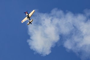 Lietuvos pilotas I. Lobanovas pasaulio akrobatinio skraidymo čempionate nežinomą programą mokėsi atlikti ant žemės