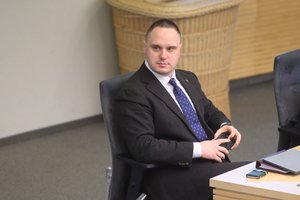 Dėl „čekiukų“ skandalo tiriamas parlamentaras A. Vyšniauskas sako, kad iš prokuratūros dar nesulaukė kvietimo į apklausą