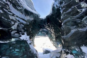 Islandijoje įgriuvus ledo olai, du žmonės dingo, dar du buvo sužeisti