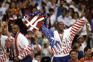 Po kritikos 90-ųjų krepšiniui – NBA legendos Magico Johnsono kirtis atgal