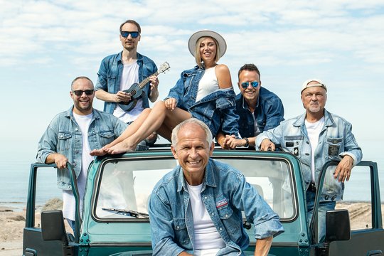 Steponas Januška ir grupė „Studija“ atgaivino seną hitą: „Tai himnas radijui“