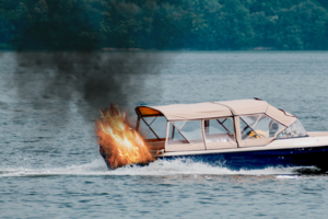 Ugniagesių gelbėtojų savaitgalis: degė jachta, dujų įvadas, kombainas ir šieno rulonai