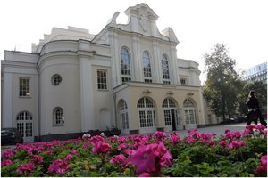 Bylą dėl turto dalybų laimėjusią emigrantę įklampino du kvietimai Kauno teisėjai į Muzikinio teatro spektaklį: „nekalta“ dovanėlė įvertinta kaip kyšis