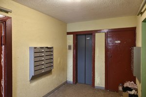 Klaipėdos daugiaaukščiuose vienas po kito liftai įkalino žmones: vaikus apėmė baimė