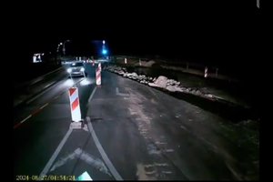 Kelio ženklų pasigedęs kaunietis įspėja: eismo juosta išrausta ir nepažymėta