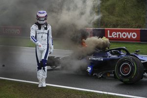 Neapsikentė: „Williams“ komanda sezono viduryje keičia „Formulės 1“ vairuotoją