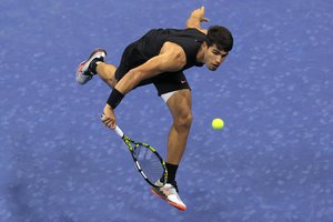 „US Open“ turnyre – išvargtos C. Alcarazo ir J. Sinnerio pergalės bei netikėta S. Tsitsipo nesėkmė