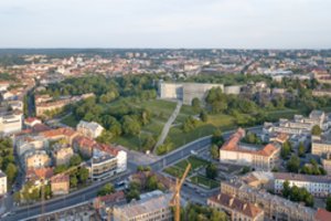 Ant Tauro kalno netrukus neliks 25 medžių: prasidės amžiaus statybos