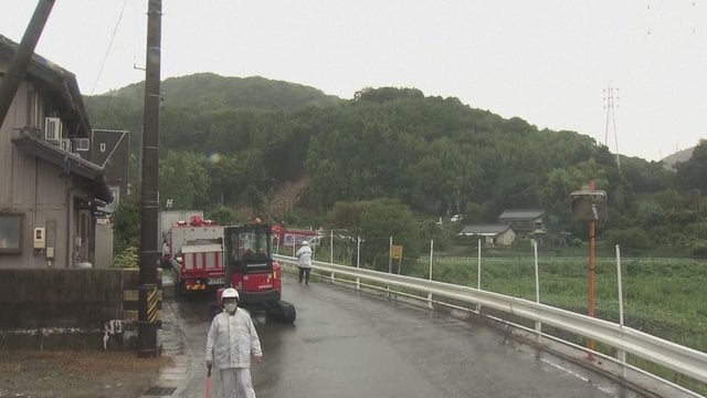 Pirmosios taifūno Japonijoje pasekmės: susidarė žemės nuošliauža, kritulių kiekis viršijo mėnesio vidurkį