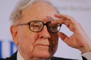 W. Buffetto kompanijos „Berkshire Hathaway“ rinkos vertė pasiekė 1 trilijoną dolerių
