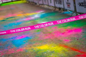 Į Vingio parką sugrįžta „The Color Run“: kvies dalyvius prisidėti prie A. Kriščiūno kuriamo paveikslo
