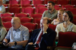 Pirmuosiuose debatuose – visiškas chaosas: ginčas dėl Rusijos ir V. Uspaskicho balsas iš tamsos