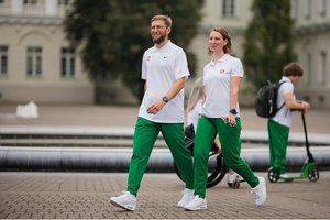 Paryžiaus paralimpinėse žaidynėse – išskirtinis duetas iš Lietuvos: pirmoji moteris maratonininkė bėgs su savo „ginklanešiu“