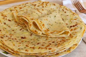 Cukinijų lietinių receptą išbandžiusi Audronė įsitikino: blynai gavosi itin gardūs ir sotūs