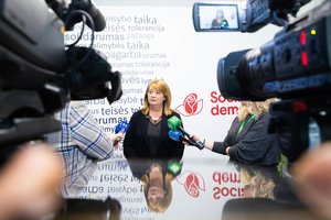 „Į kampą save įsivariusi“ V. Blinkevičiūtė kai ką savo partijai ir išlošė? Turi scenarijų, kada pažado galėtų netesėti