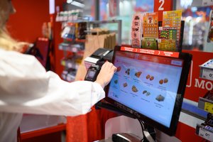 Netikėtas siūlymas Seime: apsiperkantiems savitarnoje – atlygis?