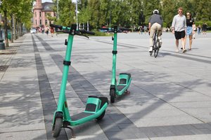 Vilniuje važinėjantys paspirtukais gali sulaukti riebių baudų – perspėja, kad šio poelgio netoleruos